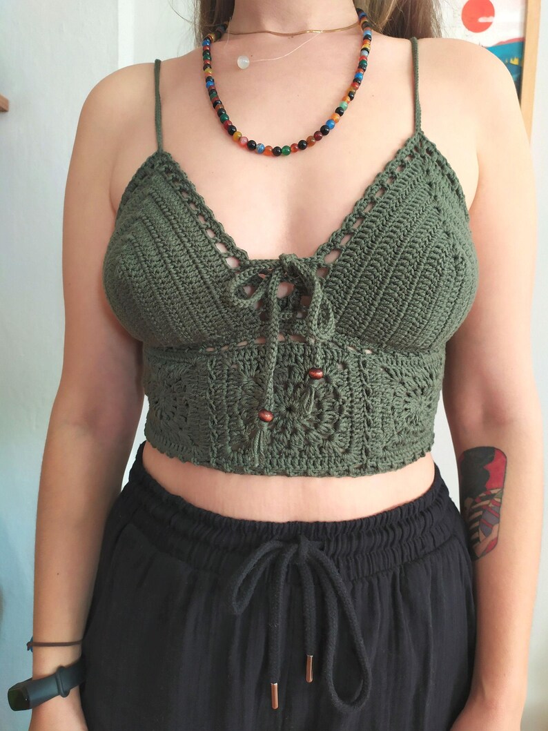 • Detail of adjustable neckline with drawstring finish