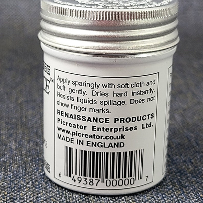 Może przedstawiać: Biały słoik ze srebrną pokrywką z etykietą "Renaissance Products Picreator Enterprises Ltd. www.picreator.co.uk MADE IN ENGLAND" i kodem kreskowym z numerem "49387 00000".