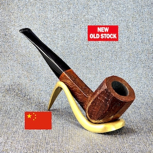 ROAD TOWN: Produto novo, nunca usado! Fabricado na China na década de 2010. Cachimbo reto octogonal com painéis e acabamento jateado escuro. Ideal para fumar tabaco.