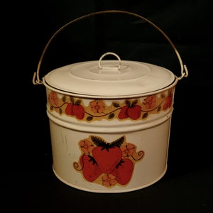 Vintage Tin Bucket/Pail with Lid, Decoupage, Painted, Berry Bucket, Lunch Pail, #431
