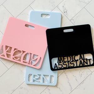 Custom Acrylic Badge Buddy for Teachers and Healthcare Workers zdjęcie 4