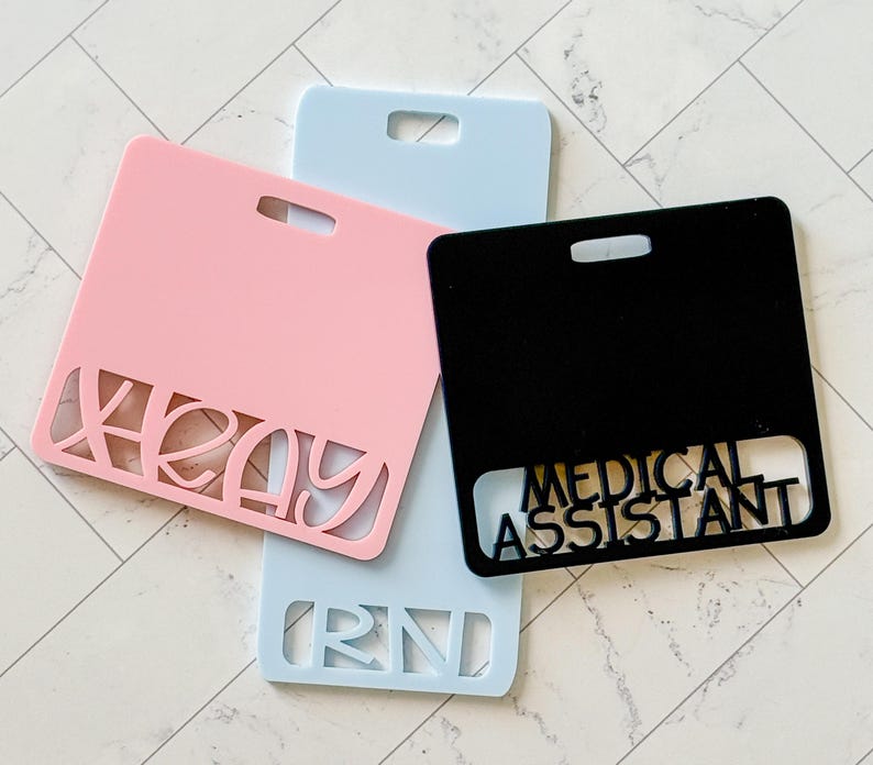 Custom Acrylic Badge Buddy for Teachers and Healthcare Workers zdjęcie 4