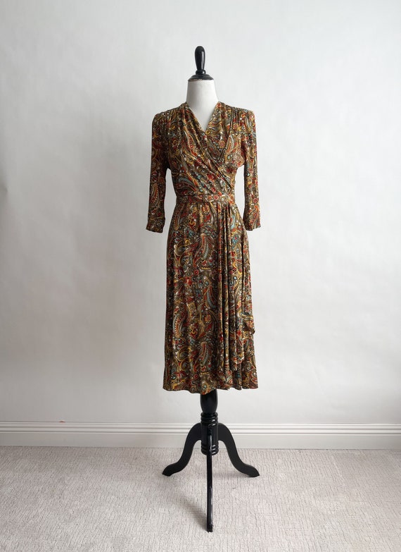 Pretty! Vintage 1940s Rayon Jersey Wrap Dress Hip… - image 3