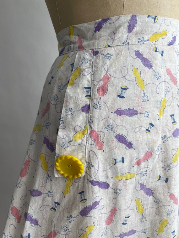 Best! Vintage 1940s Novelty Print Dress Form Mann… - image 6