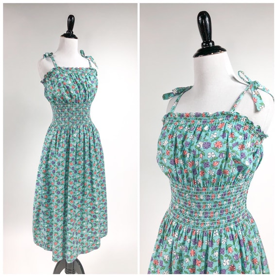 Sweet! Vintage 1940s Smocked Floral Strappy Sun Dr