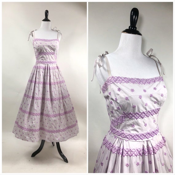 Sweet! Vintage 1950s Carolyn Schnurer Embroidered