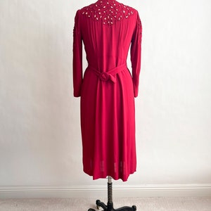 Pretty Vintage 1930s Berry Pink Rayon Crepe Cutwork Embroidered Dress M image 6