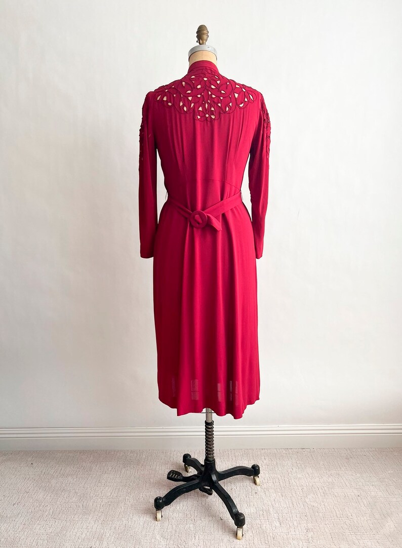 Pretty Vintage 1930s Berry Pink Rayon Crepe Cutwork Embroidered Dress M image 6