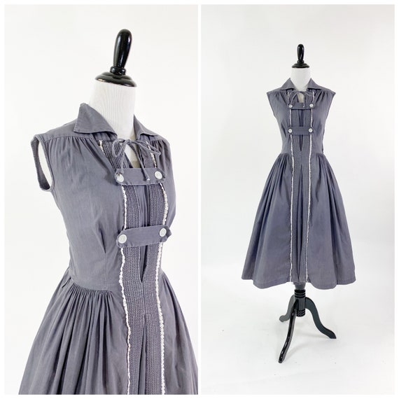 Sweet! Vintage 1950s Full Skirt Gray Cotton Sundre