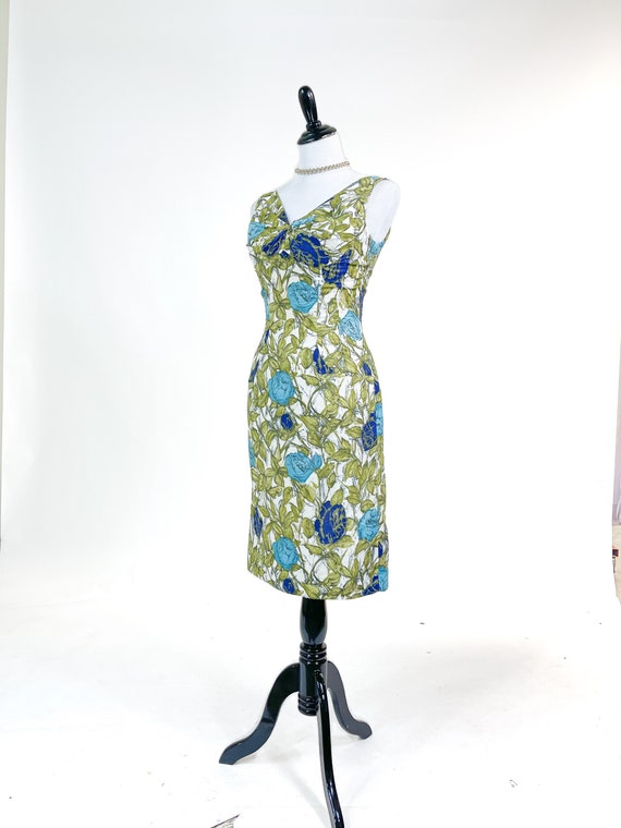 Bombshell! Vintage 1950s Blue Rose Print Wiggle P… - image 5