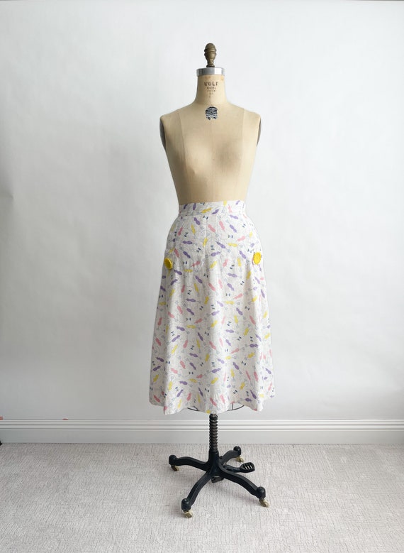 Best! Vintage 1940s Novelty Print Dress Form Mann… - image 2