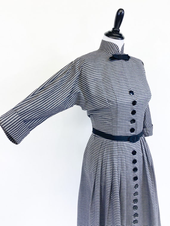 Cute! Vintage 1950s Button Up Black Stripe Full S… - image 6