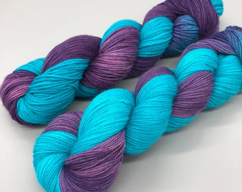 Handgeverfd garen, Superwash-merinowol, turkoois, paars, vingergewicht, sport, DK, kamgarengewicht - Wonderland
