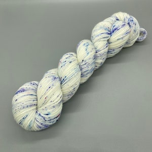 Clara Bulky Weight – 100% Superwash Merino Hand Dyed Yarn 106 yards