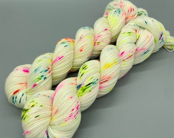 Hand Dyed Yarn, Superwash Merino wool, White, Fluorescent Lightly Speckled Yarn, Fingering Weight, DK, Sport, Worsted Weight - Cupcake