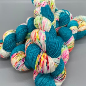 Hand Dyed Yarn, Superwash Merino wool, Turquoise, Fluorescent Speckled Yarn, Fingering Weight, DK, Sport, Worsted Weight Groovy image 2