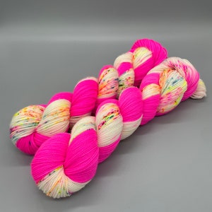 Hand Dyed Yarn, Superwash Merino wool, Fuchsia, Fluorescent Speckled Yarn, Fingering Weight, DK, Sport, Worsted Weight - Groovy&#39;s Sister