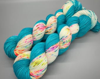 Hand Dyed Yarn, Superwash Merino wool, Turquoise, Fluorescent Speckled Yarn, Fingering Weight, DK, Sport, Worsted Weight - Groovy