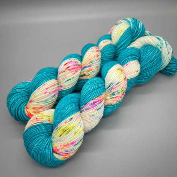 Hand Dyed Yarn, Superwash Merino wool, Turquoise, Fluorescent Speckled Yarn, Fingering Weight, DK, Sport, Worsted Weight - Groovy