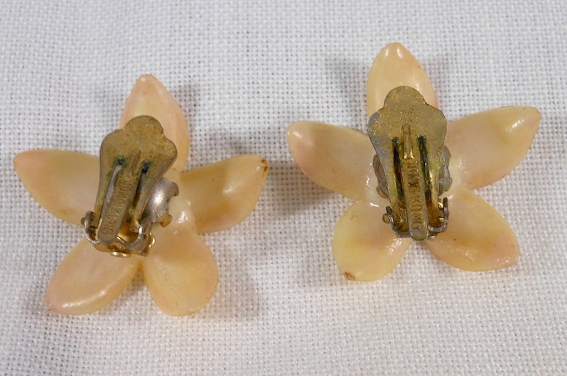 Vintage 1960/'s Pearly Pink Tropical Plumeria Flower Clip On Earrings