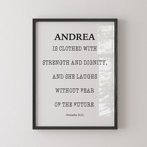 Könnte beinhalten: Schwarz-weiß gerahmter Druck mit dem Text "ANDREA IS CLOTHED WITH STRENGTH AND DIGNITY, AND SHE LAUGHS WITHOUT FEAR OF THE FUTURE. -Proverbs 31:25"
