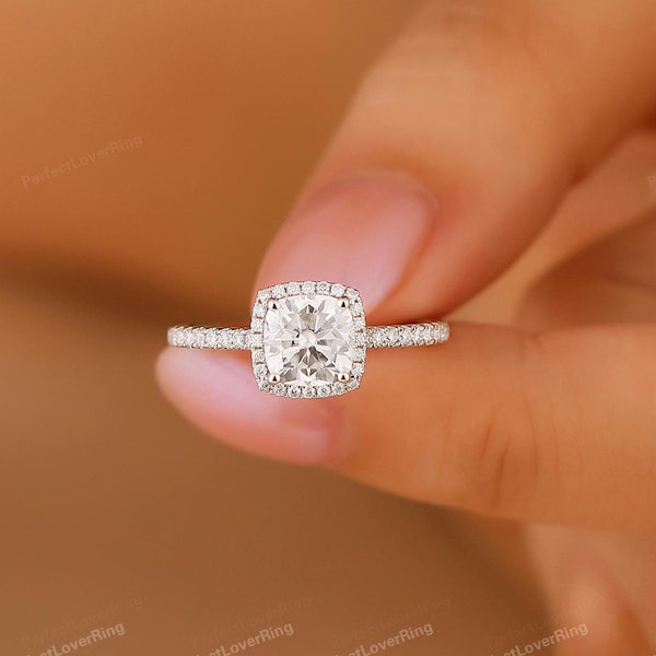 Anillo de moissanita incolora estilo catedral, anillo de compromiso de moissanita talla cojín de 6,0 mm, anillo de promesa de boda de media eternidad, anillo de moissanita con halo.