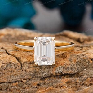 Emerald Cut 6.5x9MM Moissanite Engagement Female Ring/ Solitaire Moissanite Anniversary Promise Ring/ Proposal Ring/ Woman&#39;s Day Gift