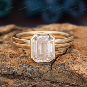 Bezel Set 7x9mm Emerald Cut Moissanite Engagement Ring Set/ Classic Woman&#39;s Bridal Set Ring/ Plain Band Solid Gold Ring/ Stackable Ring