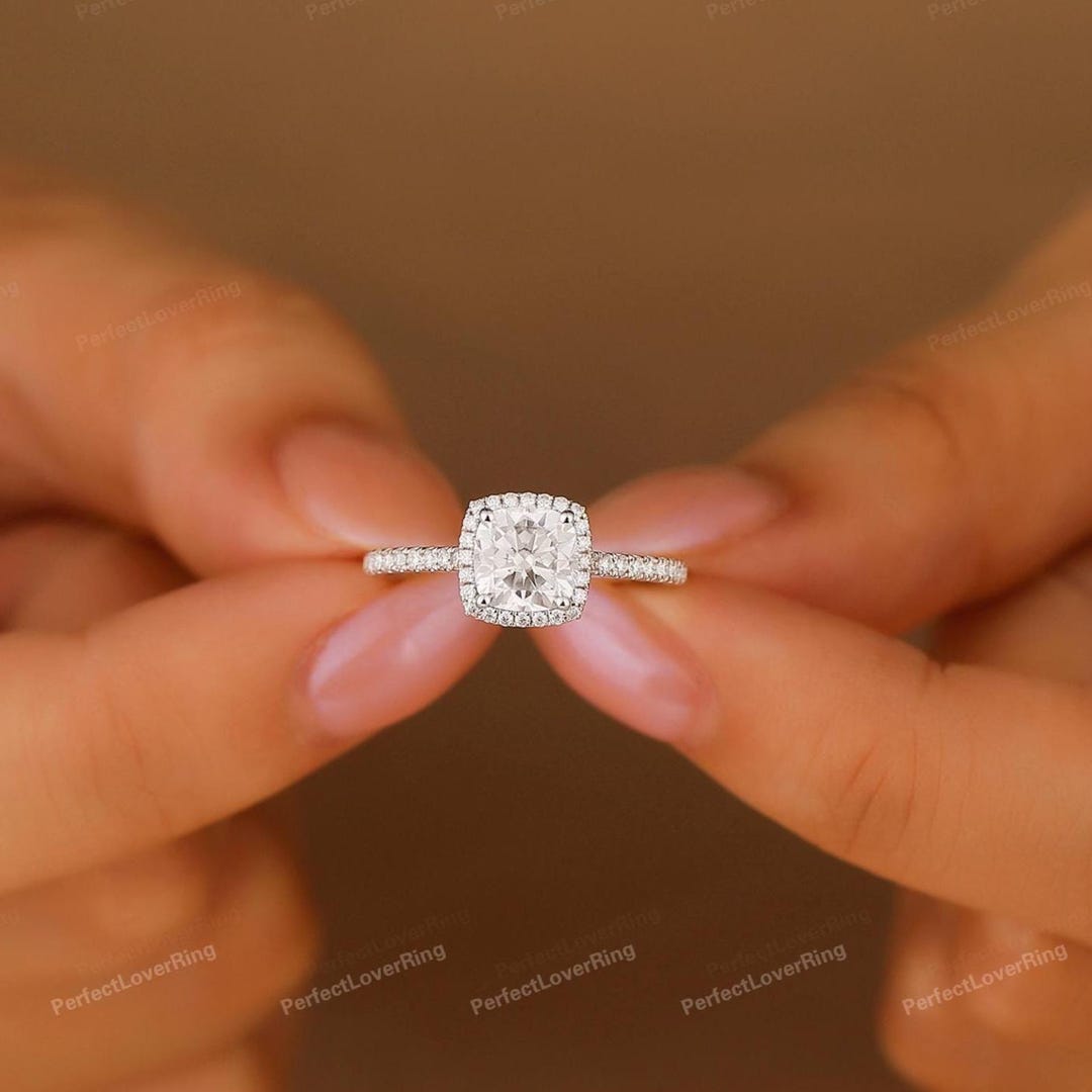 Anello di fidanzamento con diamante rotondo da 2 carati Anello di fidanzamento con diamante rotondo da 2 carati