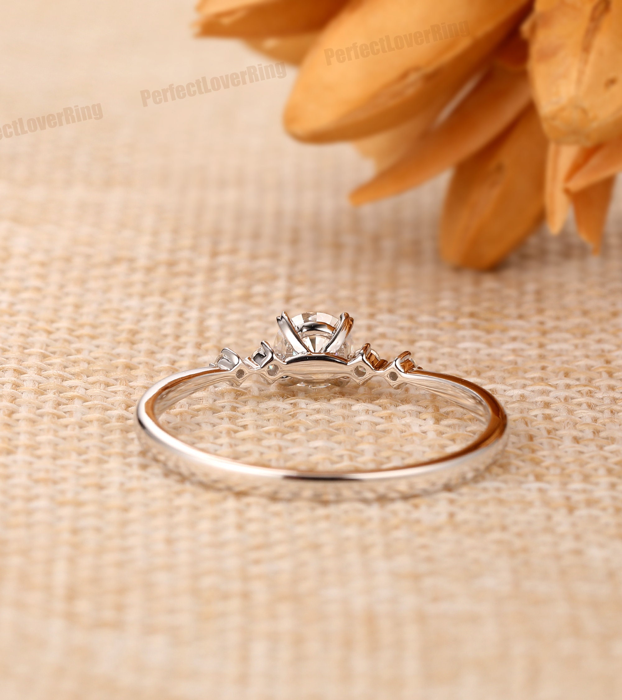 Dainty Engagement Ring/ 5mm Round Cut Moissanite Ring/ 14K Etsy Canada