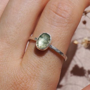 Green stone silver ring / hammered Kyanite ring / green Kyanite silver ring / natural crystal ring / simple green stone ring / size 8 US