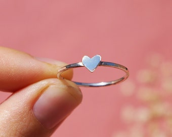 Heart silver ring / minimal stone ring / recycled silver ring / Hammered silver ring / little heart ring / stackable ring