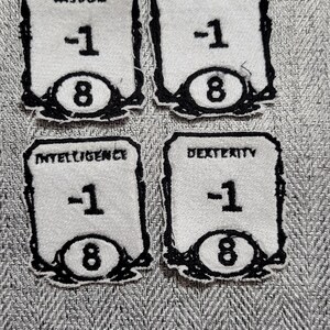 DND-inspirerad stat/attribut broderad lapp – anpassningsbar