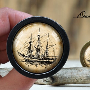 Skåpknopp i kupolformat med marin fartyg: Vintage bronsfinish