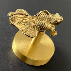 Messing goudvisknoop: Scandinavisch wanddecor, jas-/handdoekhanger