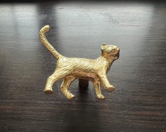 Goudmessing kattenknoppen, unieke ladegrepen