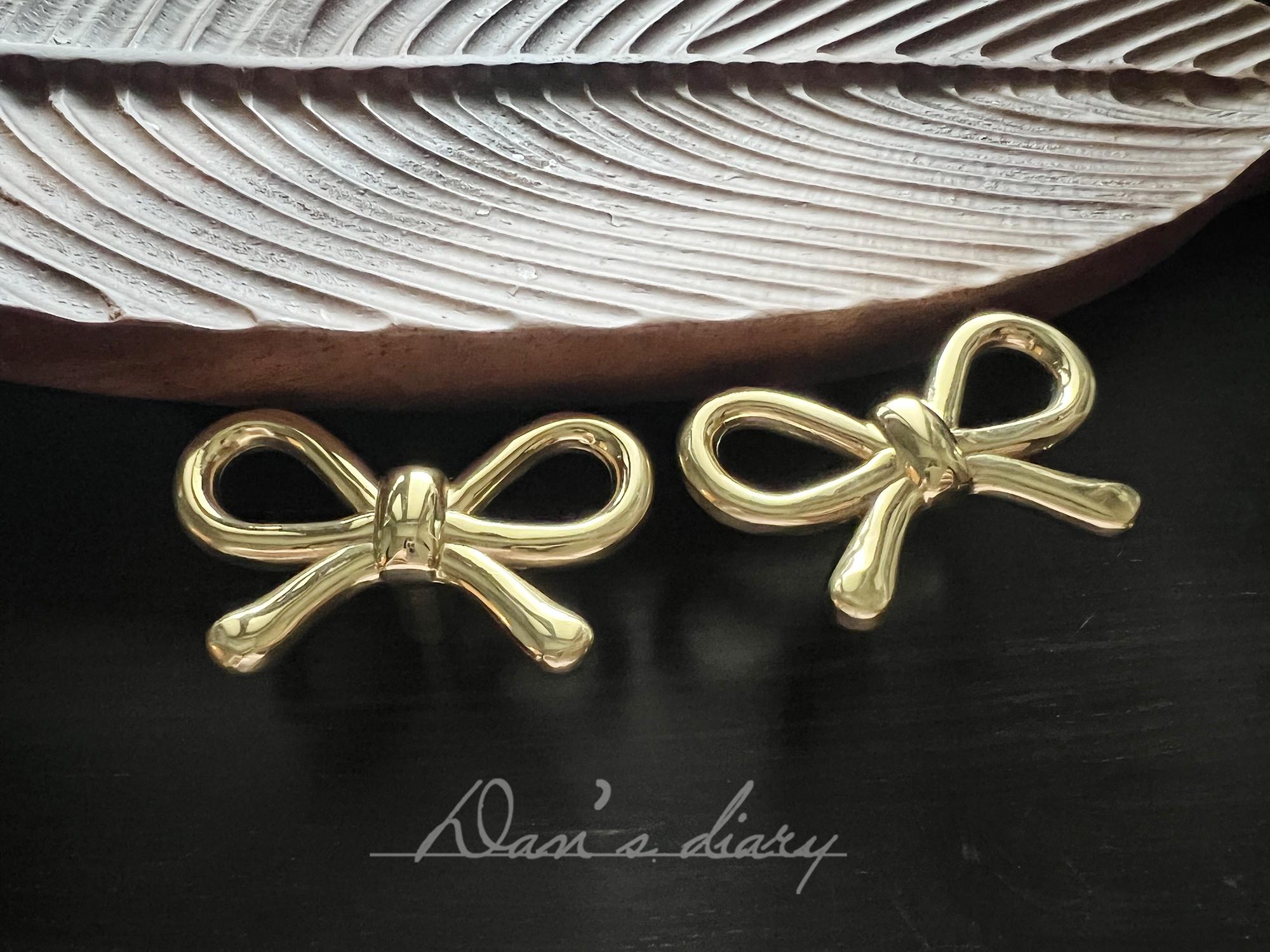 gold bow dresser knobs Six Pcs Set With Screws, Vintage Brass Drawer Handles For Cabinets And Dressers, Cupboards, Antique Gold Finish, Elegant Hardware For theyre ideal for dressers Novabright 6-Piece Gold Brass Bow