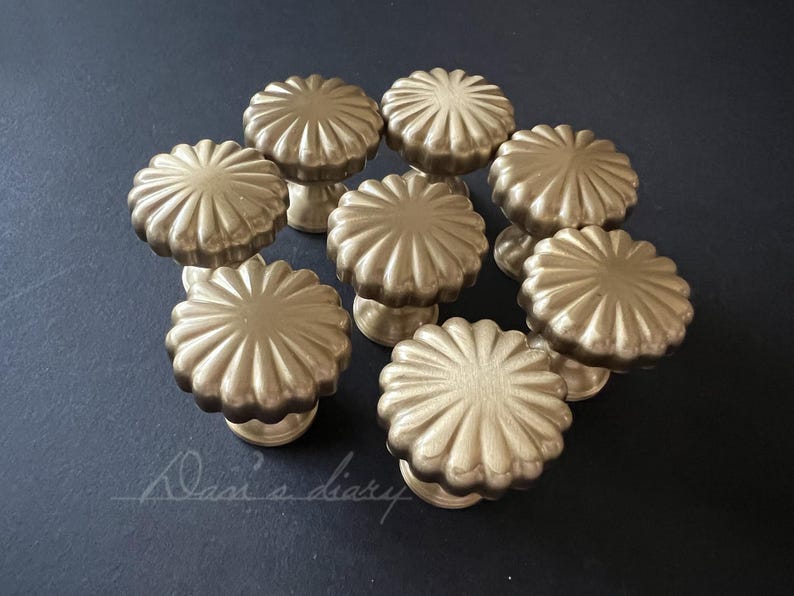 Pomo de cajón de latón macizo con forma de calabaza: herrajes para gabinetes y muebles imagen 1