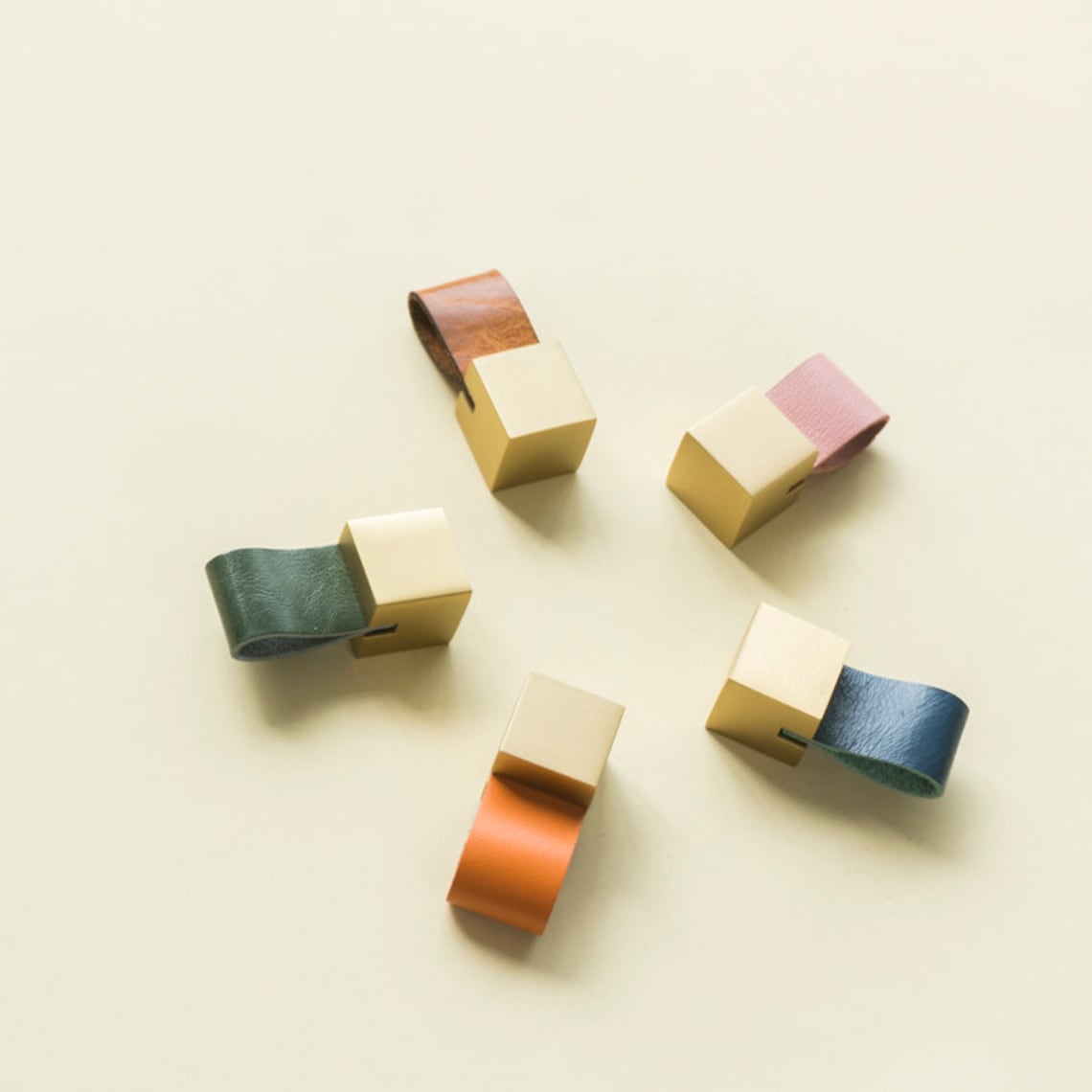 Schubladengriff aus reinem Messing Schrankgriff aus Leder | Etsy