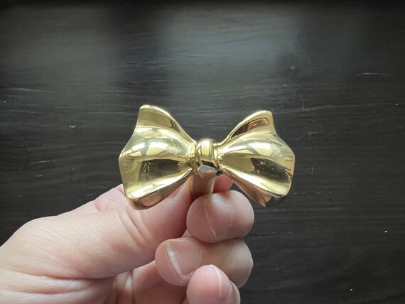 green emerald velvet dress SHENGDING Gold Bow Pulls for Drawers Solid Bow Cabinet Bow Knobs for Dresser  Bow Drawer Pulls Decorative Handle Kitchen Cabinet Knobs Dresser Drawer  Hardware (4 Pieces) main image 0