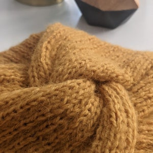 Turban tricoté main en laine pour femme Jaune Moutarde, aspect Mohair, Nouveau Bonnet, accessoire mode, bleu canard, noir image 5
