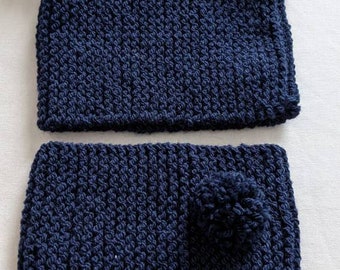 Set hat and snood for baby knitted hand in navy blue wool with pompoms, fashion accessory for the winter.