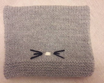 Bonnet rigolo de chat pour ado,  tricoté main en laine, style décontracté et décalé, accessoire d'hiver, mode, cadeau noël, gris, moustache