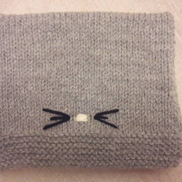 Bonnet rigolo de chat pour ado,  tricoté main en laine, style décontracté et décalé, accessoire d'hiver, mode, cadeau noël, gris, moustache