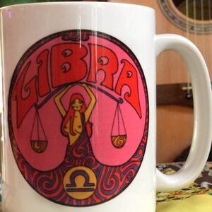 Tasse à café Libra... Emballage écologique... Cadeau du zodiaque.. Signe du zodiaque... Cadeau Libra.. Années 60 70s.. Peter Max.. Mort reconnaissant.. Don dastrologie... Mug image 7