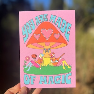 TARJETA Estás hecho de elfos mágicos Hongo... Tarjeta de felicitación... Fin de semana astral Amanecer Acuario... Tarjeta de cumpleaños