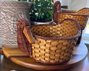 Duck Baskets set of 2 Rattan Wicker EUC 7” 9”