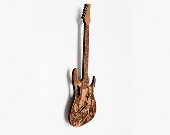 Reloj de pared de madera con forma de guitarra inspirado en Steve Vai