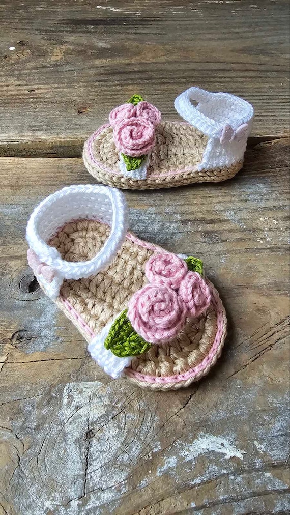 Instant PDF crochet pattern for baby sandals. 3-6 months