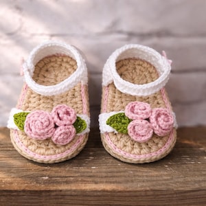 Instant PDF crochet pattern for baby sandals. 3-6 months